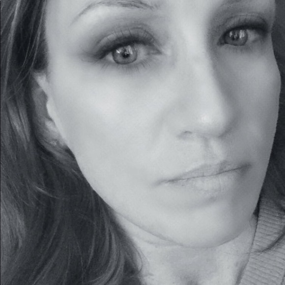 Meet your Posher, Cecilia - Picture 1 of 1